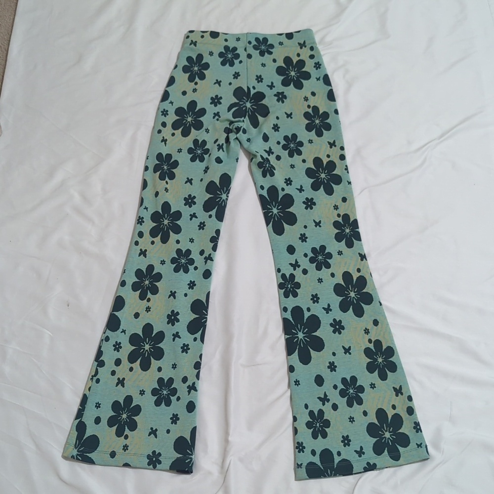 Urban Outfitters Bryn Pull-On Flare Pant, Color Green Floral Size S/P. - Picture 6 of 16